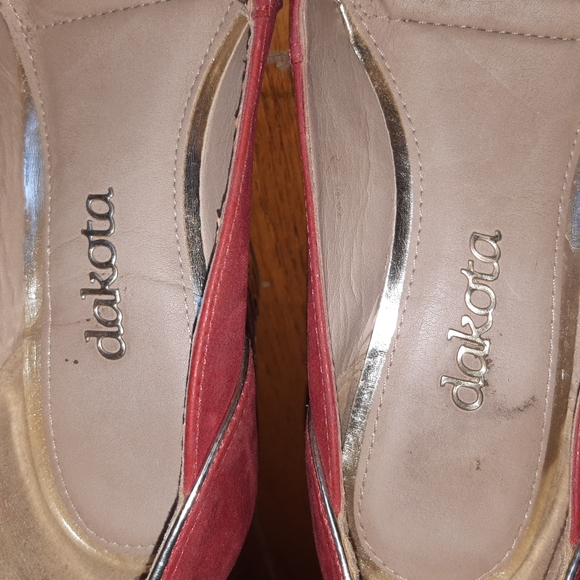 Red and Gold Dakota Heels - Picture 3 of 3